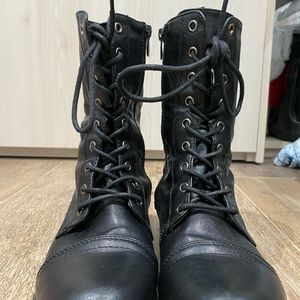 Combat boots